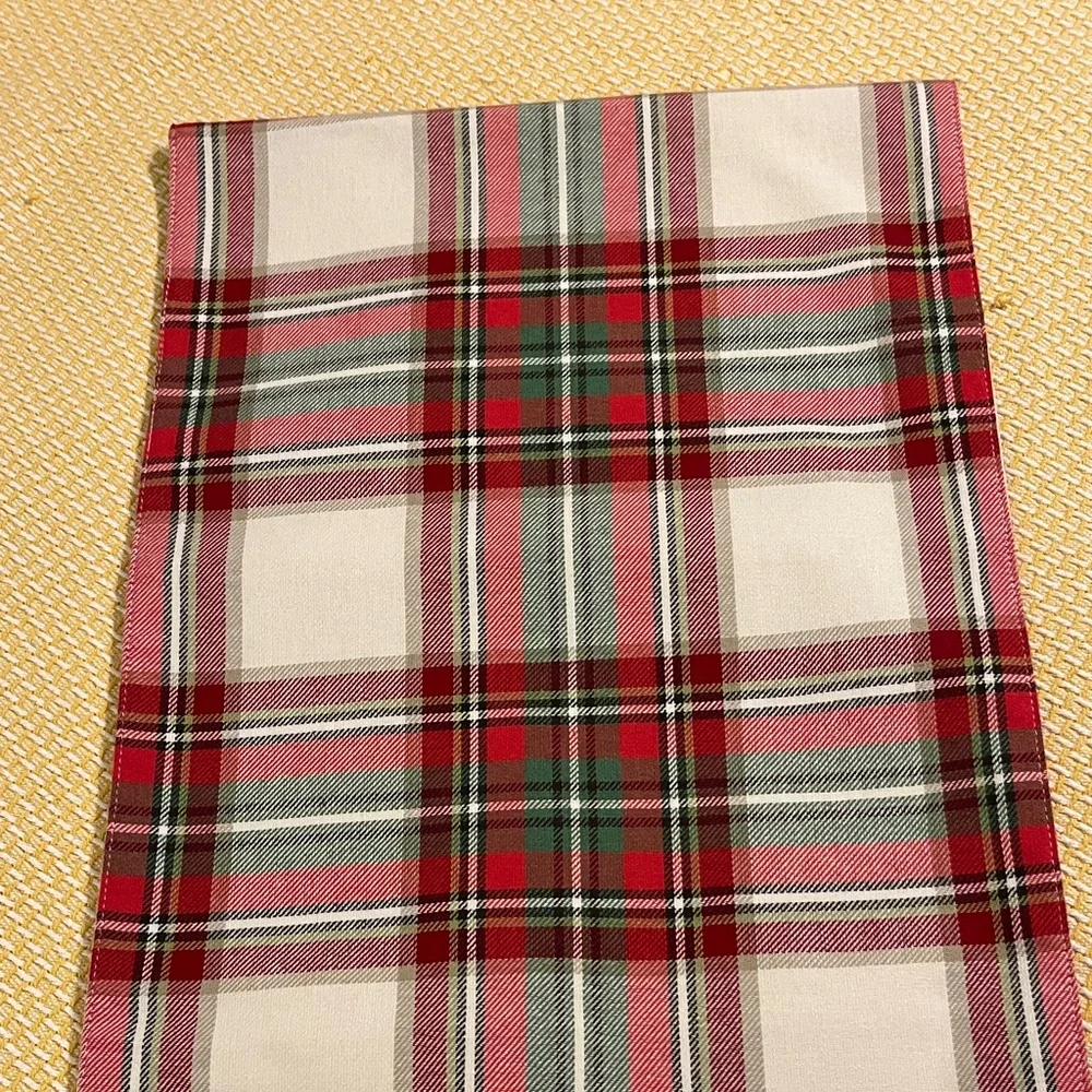Table runner - Picture 1 of 2